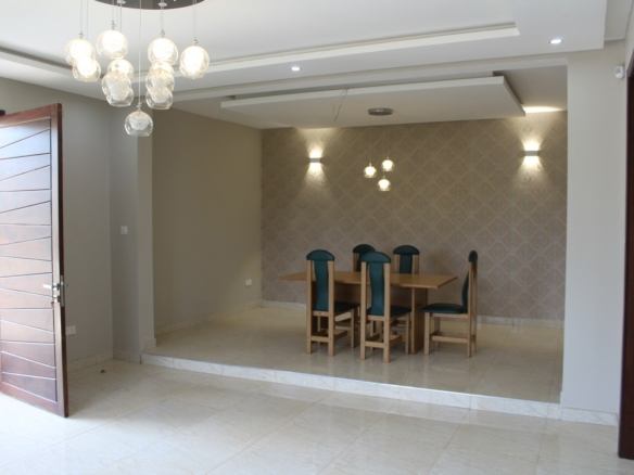 3 Bedroom Apartment to Rent in Roma Park
